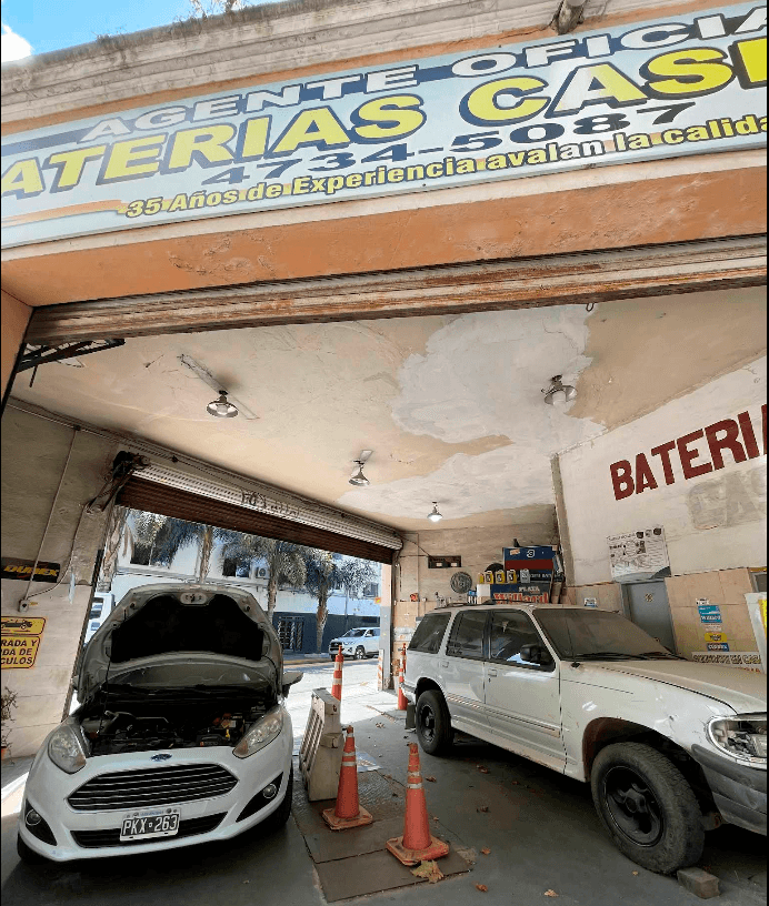 Fachada y taller de Centro de Baterías, Caseros